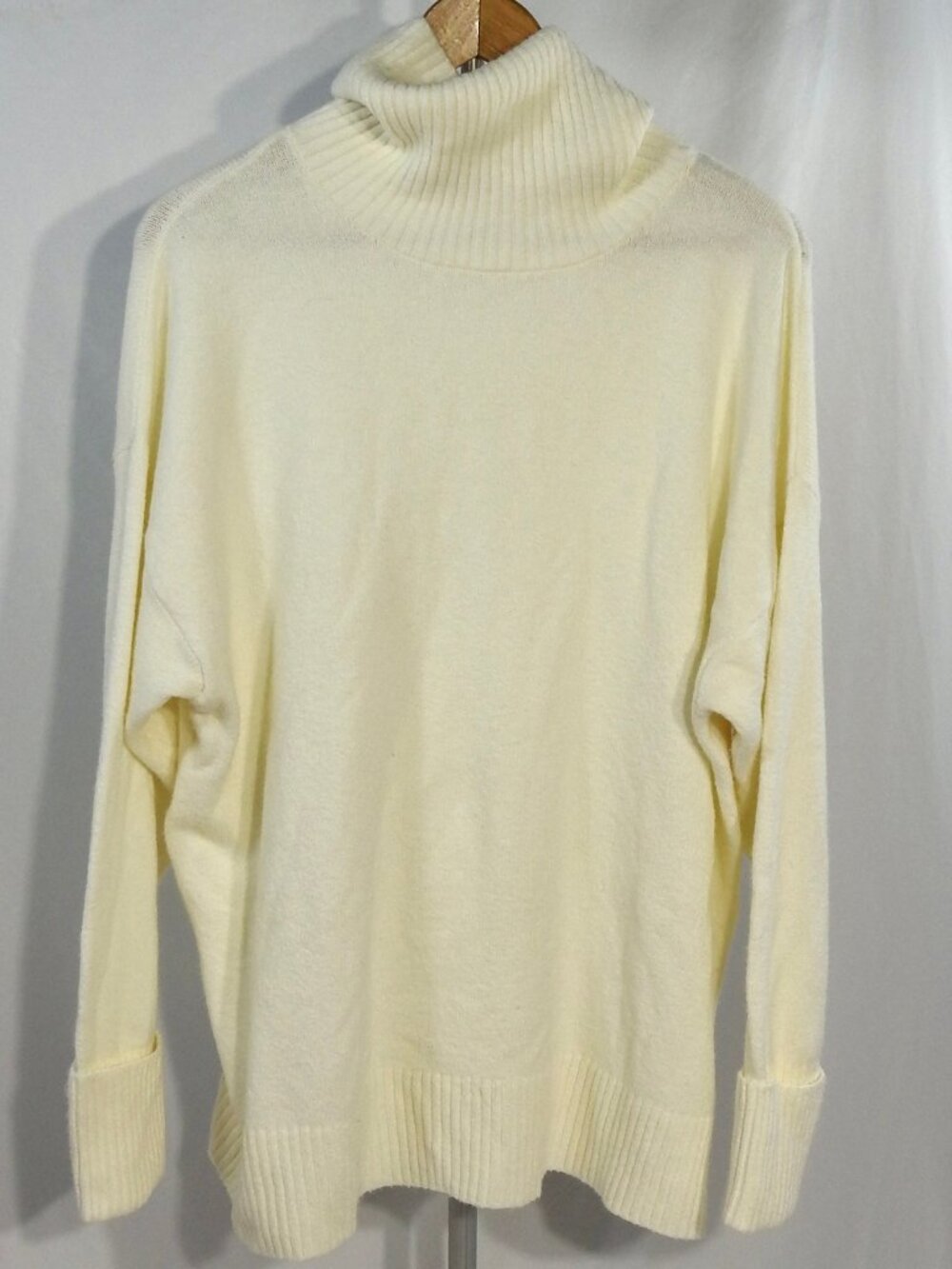 Old Navy XL Womens Nara Turtlenec Creme De La Creme Sweater Cream Classic